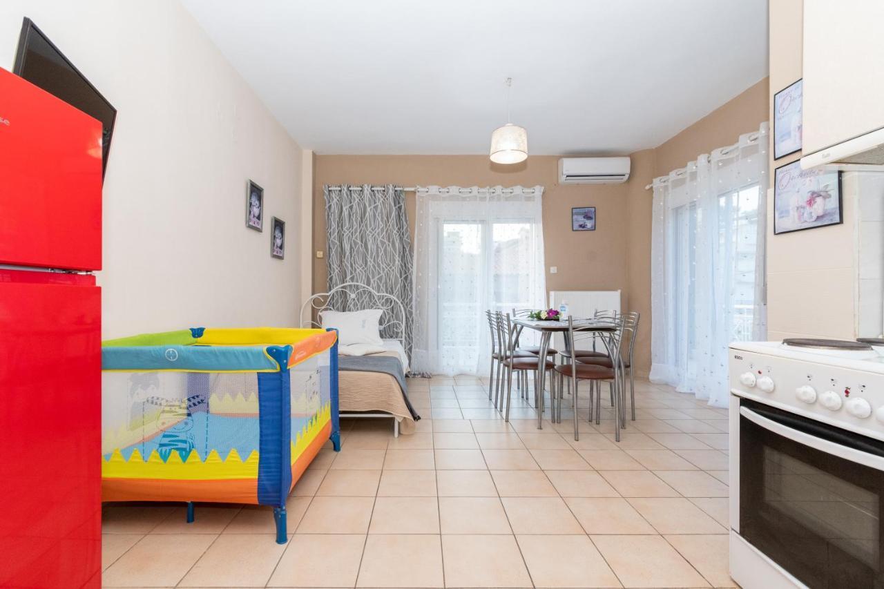 Family Inn Apartments&Suites ネオス・マルマラス エクステリア 写真