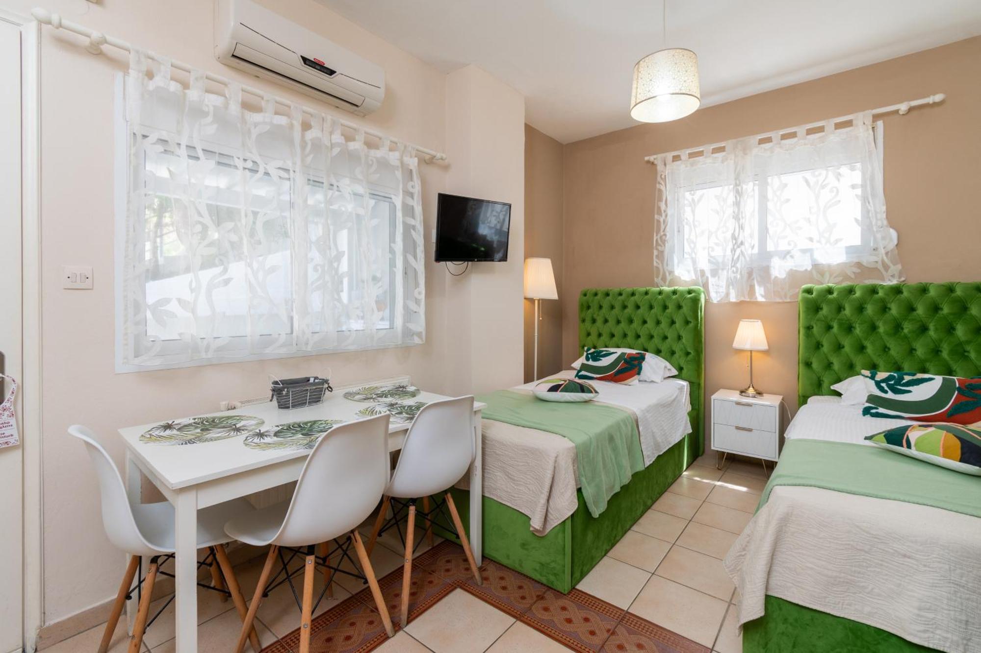Family Inn Apartments&Suites ネオス・マルマラス エクステリア 写真