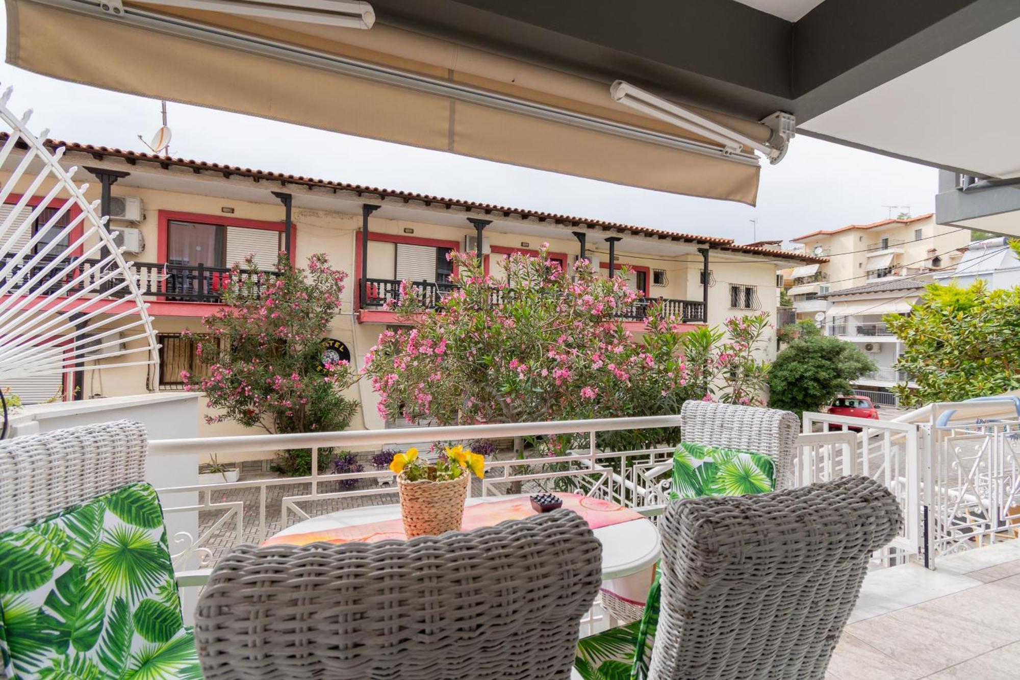 Family Inn Apartments&Suites ネオス・マルマラス エクステリア 写真