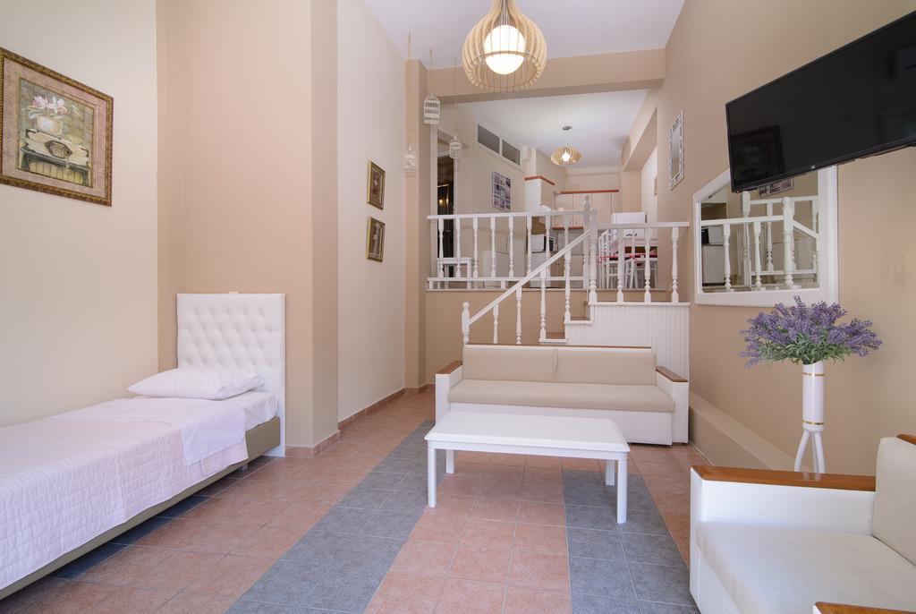 Family Inn Apartments&Suites ネオス・マルマラス エクステリア 写真